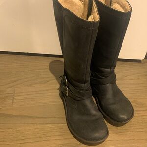 NWOT UGG Sheepskin lined Knee high leather boots